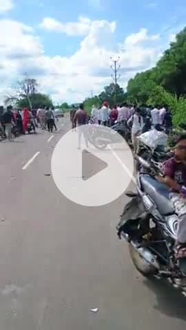 kasrawad ke pas car bike accident 
1 aadmi ki Hui mout