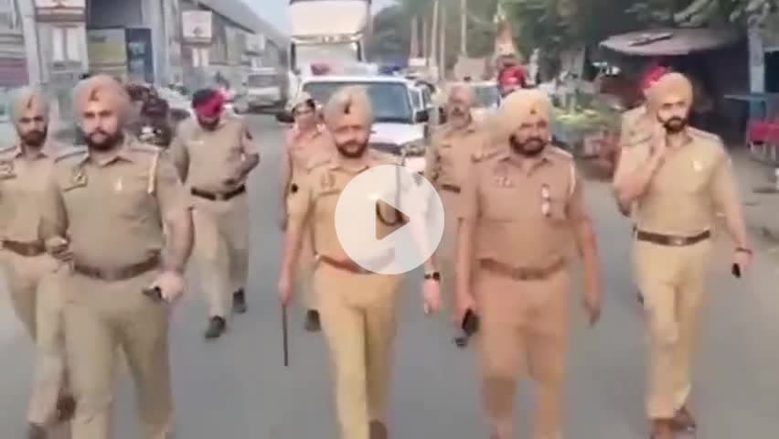ਪਾਇਲ: ਮੁੱਲਾਪੁਰ ਦਾਖਾ ਵਿਖੇ ਦੁਸ਼ਹਿਰੇ ਦੇ ਤਿਹਾਰ ਤੇ ਡੀਐਸਪੀ ਵਰਿੰਦਰ ਸਿੰਘ ਖੋਸਾ ਵੱਲੋਂ ਕੱਢਿਆ ਗਿਆ ਫਲੈਗ ਮਾਰਚ