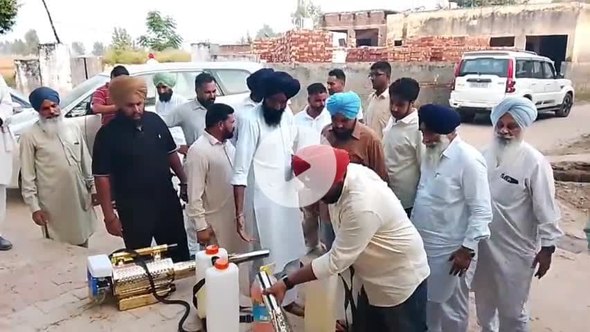 ਧਰਮਕੋਟ: ਹਲਕਾ ਧਰਮਕੋਟ ਦੇ ਹੜ ਪ੍ਰਭਾਵਿਤ ਪਿੰਡ ਕੰਬੋ ਖੁਰਦ ਵਿੱਚ ਯੂਥ ਅਕਾਲੀ ਦਲ ਨੇ ਫੋਗਿੰਗ ਮਸ਼ੀਨਾਂ ਨਾਲ ਕੀਤਾ ਛਿੜਕਾ