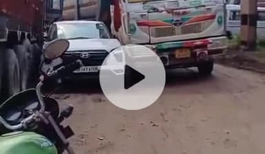 ବଣେଇ: ରକ୍ସି ରେଳ ଫାଟକରେ ୭ଟି ବାଇକ, ୨କାର ସହ ଅଟୋକୁ ଧକ୍କା ଦେଲା ଟ୍ରକ, ବହୁ ଗୁରୁତର
