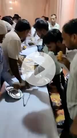 #देवा मेला: लूट लिए गए #पकौड़े..!
उद्घाटन के समय वीआईपी कैंप में जलपान की व्यवस्था कमेटी द्वारा की गई थी