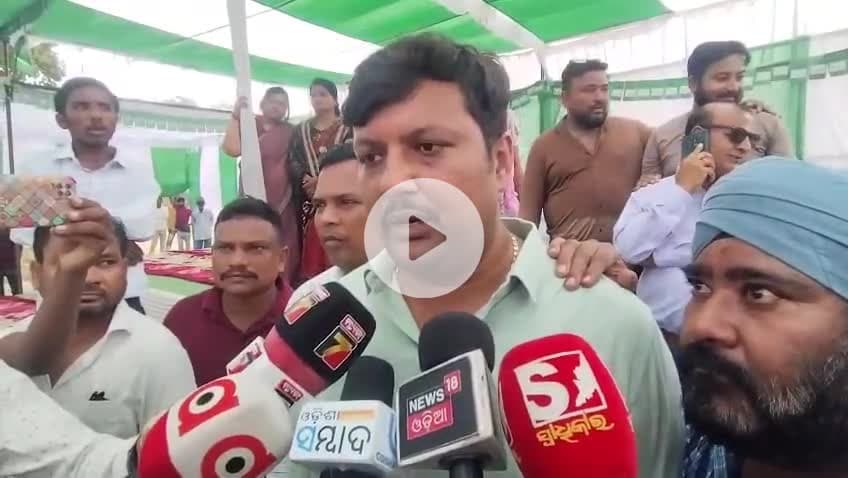 କୋମନା: ଜୟ ଢୋଲକିଆଙ୍କ ସପକ୍ଷରେ ରାଲି କରିବା ପରେ ଖରିଆର ରୋଡ଼ରେ ବିଜେଡି ନେତାଙ୍କ ପ୍ରତିକ୍ରିୟା