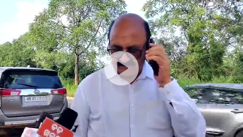 କୋମନା: ବିଜେଡ଼ିର ପ୍ରାର୍ଥୀ ଘୋଷଣାକୁ ନେଇ ନୂଆପଡ଼ାରେ ମନୋଜ ମିଶ୍ରଙ୍କ ପ୍ରତିକ୍ରିୟା