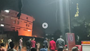 हजारीबाग के इंद्रपुरी चौक में भीषण आग 
#HazaribaghBreakingNews