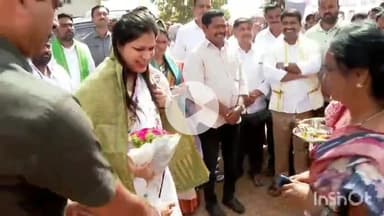 రామడుగు: కొనుగోలు కేంద్రాల్లోనే ధాన్యం విక్రయించాలి : జిల్లా కలెక్టర్ పమేలా సత్పతి
