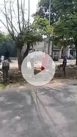 manjhiladih ग्रामीणों में साफ सफाई छठ पूजा को लेकर के हो रही है गांव की युवाओं का योगदान है साफ सफाई में