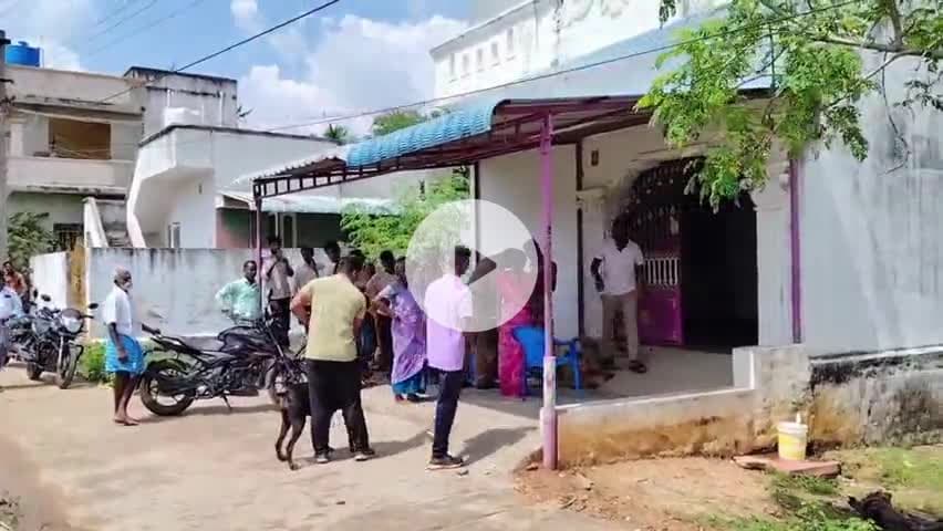 ஆர்.கே. பேட்டை: காண்டாபுரத்தில் பீரோவை உடைத்து நகை, வெள்ளி பொருட்கள் திருட்டு.