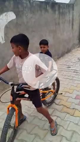 इसकी तो लगा दि 🚔
#viral #funny #comedy #instagram #instagood #short #trendingreels #waitforend #reels #happydiwali2025