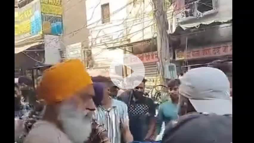 ਨਕੋਦਰ: ਨਕੋਦਰ ਵਿਖੇ ਲੁੱਟ ਦੇ ਮਾਮਲੇ ਵਿੱਚ ਇੱਕ ਨੌਜਵਾਨ ਦੇ ਇਲਾਕਾ ਨਿਵਾਸੀਆਂ ਨੇ ਕੀਤੀ ਛਿੱਤਰ ਪਰੇਡ ਕਿਤਾ ਪੁਲਿਸ ਹਵਾਲੇ