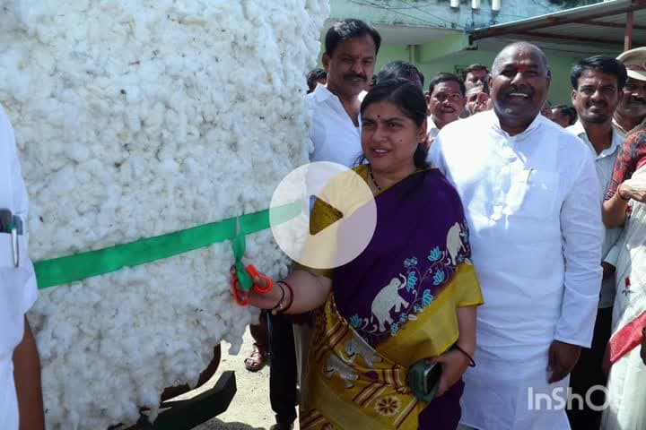 నెక్కొండ: నెక్కొండ లో పత్తి కొనుగోలు కేంద్రాన్ని ప్రారంభించిన ఎమ్మెల్యే