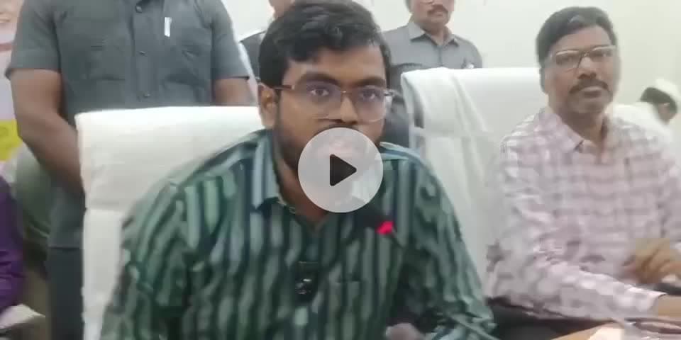అవనిగడ్డ: డోకిపర్రు గ్రామంలో పేదరికం నుండి బయట పడాలి: కలెక్టర్ బాలాజీ