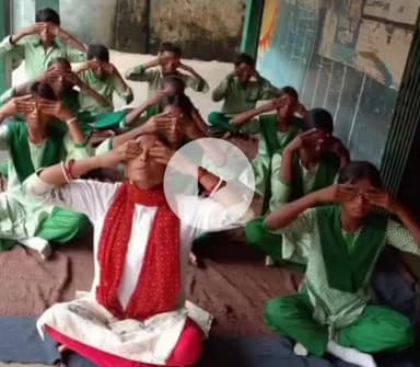 पाकुड़: स्वास्थ्य जागरूकता के लिए आयुष विभाग ने आमजन को दिया योग का प्रशिक्षन #pakur #yoga #traning