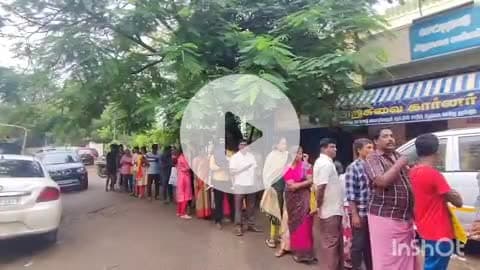 மதுரை கிழக்கு: மத்திய அரசின் ஆதார் சேவை மையத்தில் திருத்தம் செய்ய நீண்ட வரிசையில் காத்திருக்கும் ஆயிரக்கணக்கான பொதுமக்கள்