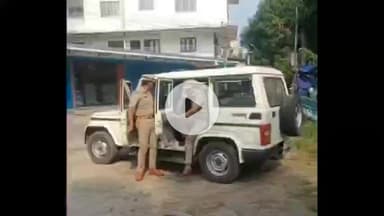 കൊടുങ്ങല്ലൂർ: മതിലകത്ത് അദ്ധ്യാപകനെ സ്കൂളിൽ കയറി ആക്രമിച്ച് പരിക്കേൽപ്പിച്ച കേസിൽ വിദ്യാർത്ഥിയുടെ പിതാവ്  അറസ്റ്റിൽ