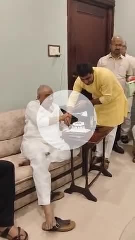 #जन्मदिन के शुभ अवसर पर कुँवर अक्षय प्रताप सिंह "गोपाल भईया" जी के साथ cake काटकर मनाया🙏 #happy #birthday #anuj #patti