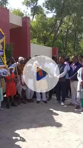 माननीय भगत सिंह नेताम जी के द्वारा बिरसा मुंडा रथ यात्रा के दौरान आवासीय स्कूल में भाषण देते हुए 12.11.2025