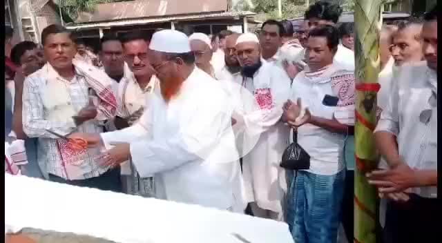 বাঘবৰ: জনীয়াৰ পৰা হাউলি লৈ ২.২ কিঃমিঃ পথৰ পকীপথ নিৰ্মাণ কামৰ শুভাৰম্ভ কৰে বিধায়ক ড০ হাফিজ ৰফিকুল ইছলামে