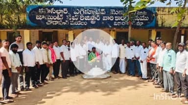 చౌదాపూర్: చౌడాపూర్ నూతన తహసిల్దార్ వెంకటేశ్వర్లును సన్మానించిన నాయకులు