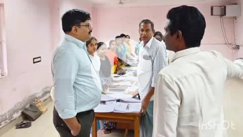 வலங்கைமான்: வலங்கைமான் வட்டாட்சியர் அலுவலகத்தில் வாக்காளர் பட்டியல் சிறப்பு திருத்த பணிகள் நடைபெற்றது மாவட்ட ஆட்சியர் ஆய்வு