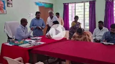 పెన్పహాడ్: సాదా బైనామా దరఖాస్తులను వెంటనే పరిష్కరించాలి:పెనపహాడ్ తాసిల్దార్ కార్యాలయంలో ఆర్డీవో వేణుమాధవ్ సూచన