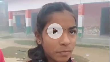 सिकटा: सिकटा में छात्र-छात्राएं ठंड से कांपते हुए सुबह 6:30 बजे से पढ़ने को मजबूर