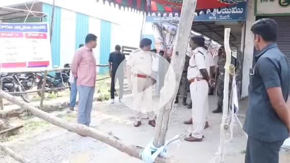హవేలీ ఘన్​పూర్: హవేలి ఘనపూర్ జిల్లాలో పకడ్బందీ బందోబస్తు నిర్వహించడం జరుగుతుంది. జిల్లా ఎస్పీ శ్రీనివాసరావు