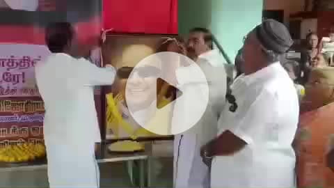 திருவாரூர்: வடமட்டம் பகுதியில் உதயநிதி ஸ்டாலின் பிறந்த நாளை முன்னிட்டு 500 பேருக்கு வேஷ்டி புடவை வழங்கி கொண்டாட்டம்