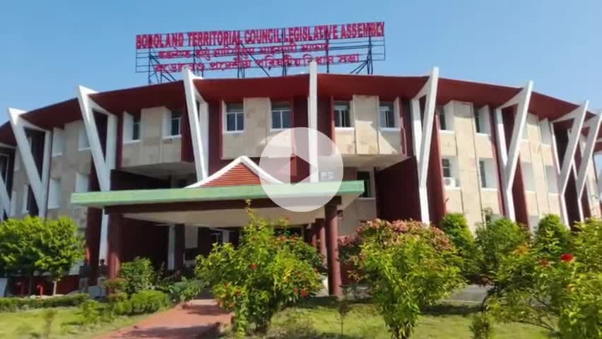 কোকৰাঝাৰ ভাগ: হাগ্ৰামা মহিলাৰী নেতৃত্ব বিটিচি চৰকাৰে কাৰ্যবাহী পৰিষদীয় বৈঠক অনুষ্ঠিত কৰি বিটিচি চৰকাৰৰ বিভাগীয় দপ্তৰ প্ৰদান