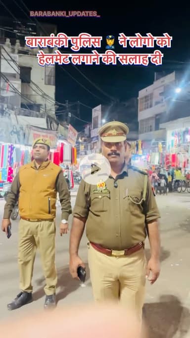धनोखर चौराहा पर चेकिंग अभियान के दौरान दरोगा लालजी यादव जी ने लोगो को हेलमेट ⛑️
#viralpost #bbk #updates #police #barabankipolice #up