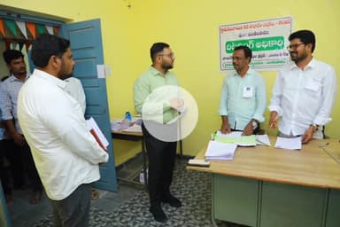 మేళ్ల చెరువు: నామినేషన్లు సజావుగా సాగాలి: కలెక్టర్ తేజస్ నంద్లాల్ పవార్ ఆదేశం