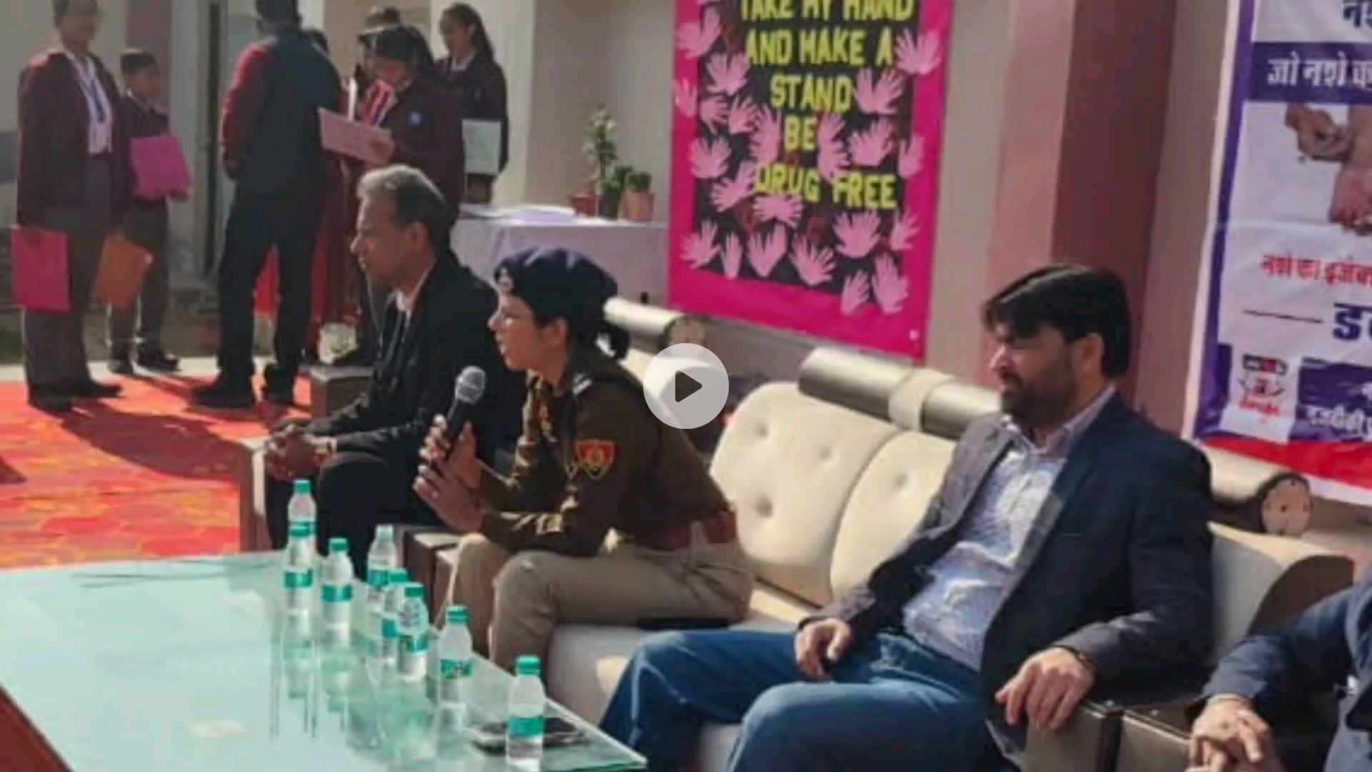कालांवाली: कालांवाली में एसपी निकिता खट्टर ने कहा, नशे से समाज में बढ़ते हैं अपराध, युवा रहें दूर
