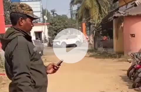 पाकुड़: पाकुड़ में अवैध शराब के खिलाफ छापेमारी में टोटो में लदा 100 लीटर देशी चुल्लू शराब के साथ चालक गिरफ्तार #crime #control
