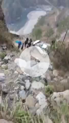 देवाल: देवाल के मोपाटा में वाहन दुर्घटनाग्रस्त, तीन की मौत और दो गंभीर घायल