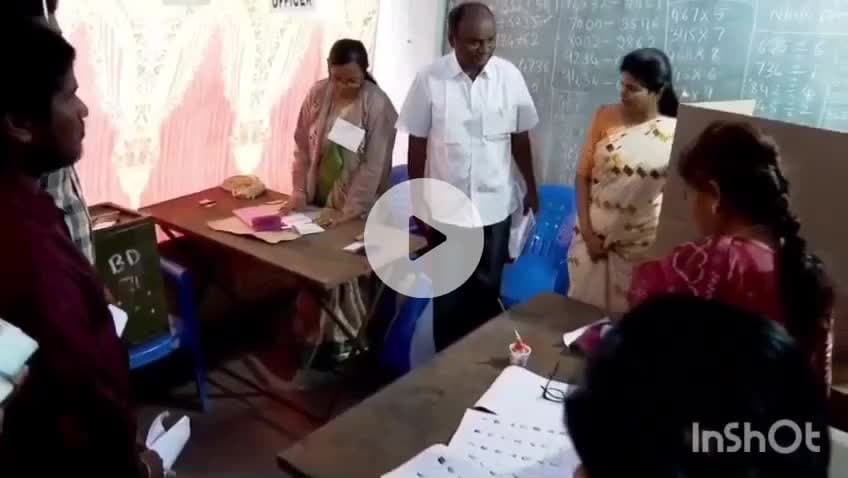 భీమదేవరపల్లి: భీమదేవరపల్లి మండలంలో పోలింగ్ ప్రక్రియను క్షేత్రస్థాయిలో పరిశీలించిన, జిల్లా కలెక్టర్ స్నేహ శబరి