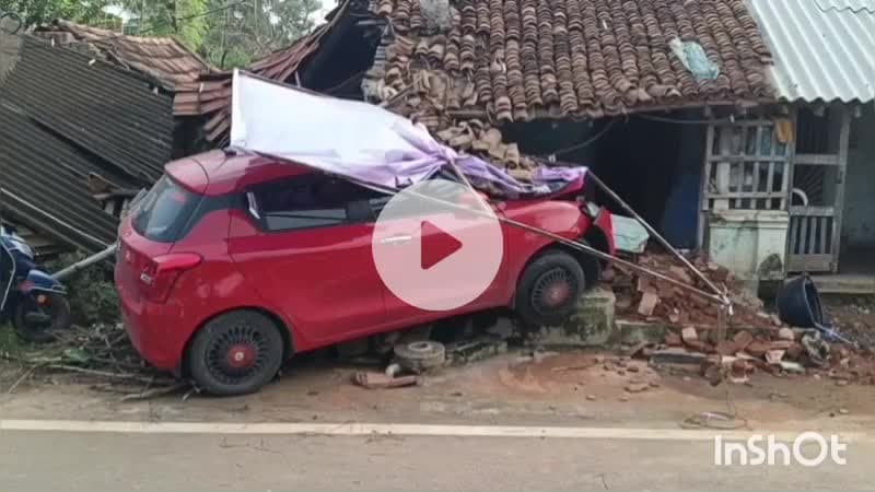 ஆண்டிமடம்: மருதூர் கிராமம் அருகே ஓட்டு வீட்டிற்குள் புகுந்த கார்- அதிர்ஷ்டவசமாக அனைவரும் உயிர் தப்பினர்