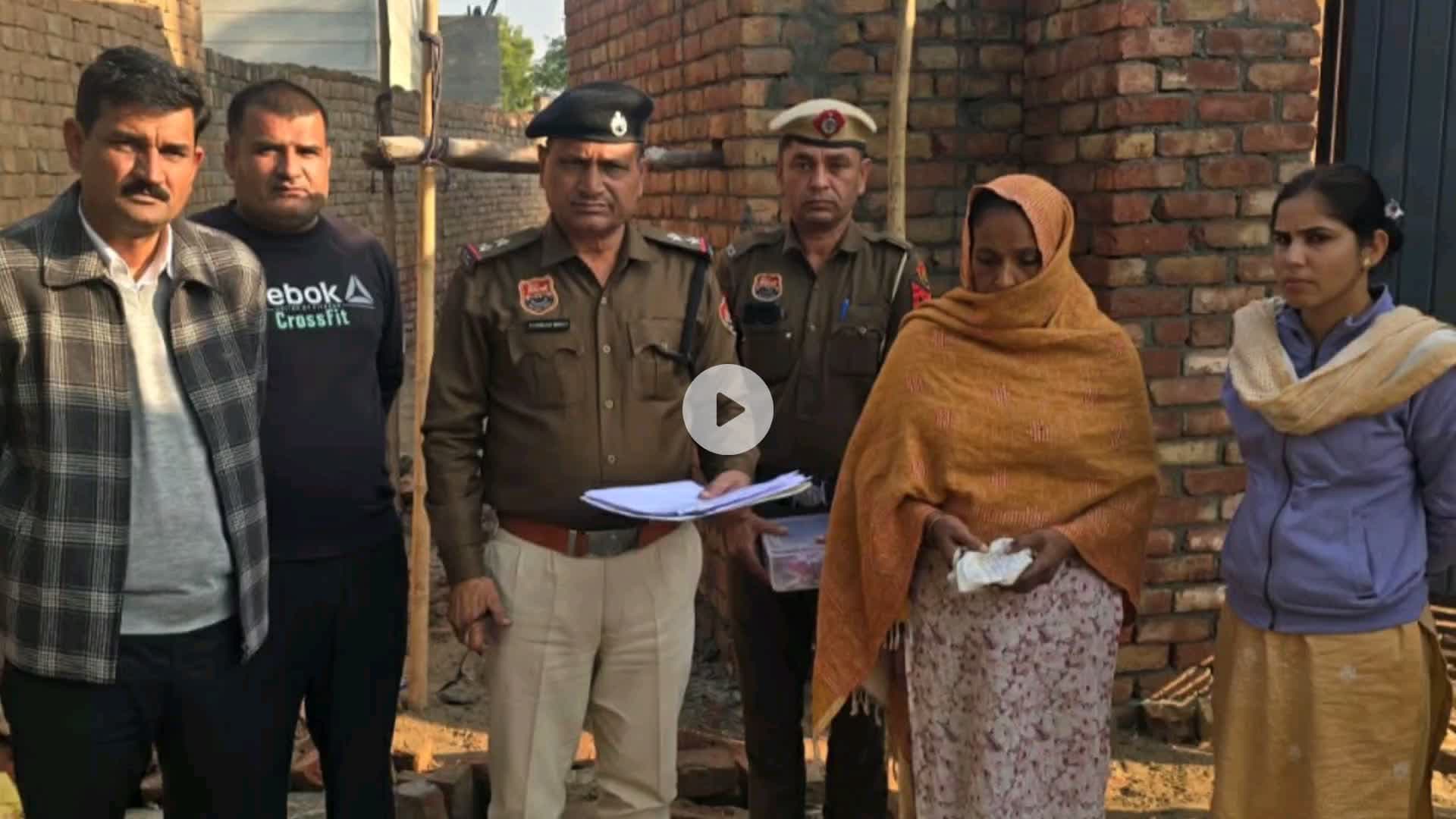 कालांवाली: पुलिस ने सिंघपुरा क्षेत्र से एक महिला तस्कर को लगभग तीन लाख रुपये की हेरोइन के साथ गिरफ्तार किया