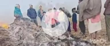 लौकही: लौकही प्रखंड के नवटोली में अज्ञात लोगों ने दो एकड़ जमीन पर काटी गई धान की फसल में लगाई आग