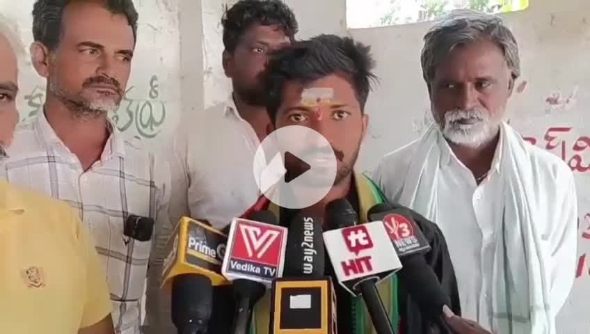మోతే: విద్యావంతుడికే పట్టం కట్టండి: సర్వారంలో సర్పంచ్ అభ్యర్థి నగేష్ హామీల వర్షం