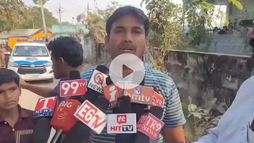 చిలుకూరు: సీతారాంపురం గ్రామంలో ఎన్నికల అధికారిని పంచాయతీ గదిలో బంధించిన గ్రామస్తులు