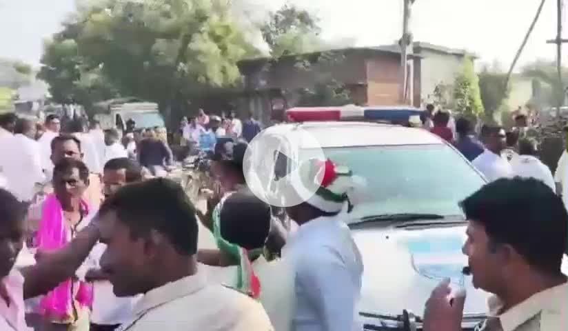 నేరేడుచర్ల: దీర్శించర్ల గ్రామంలో ఉద్రిక్తత.. పోలీసులతో బిఆర్ఎస్ శ్రేణుల వాగ్వాదం