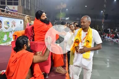 #योग #गुरु #स्वामी #रामदेव जी से #आशीर्वाद लेते #संतराम