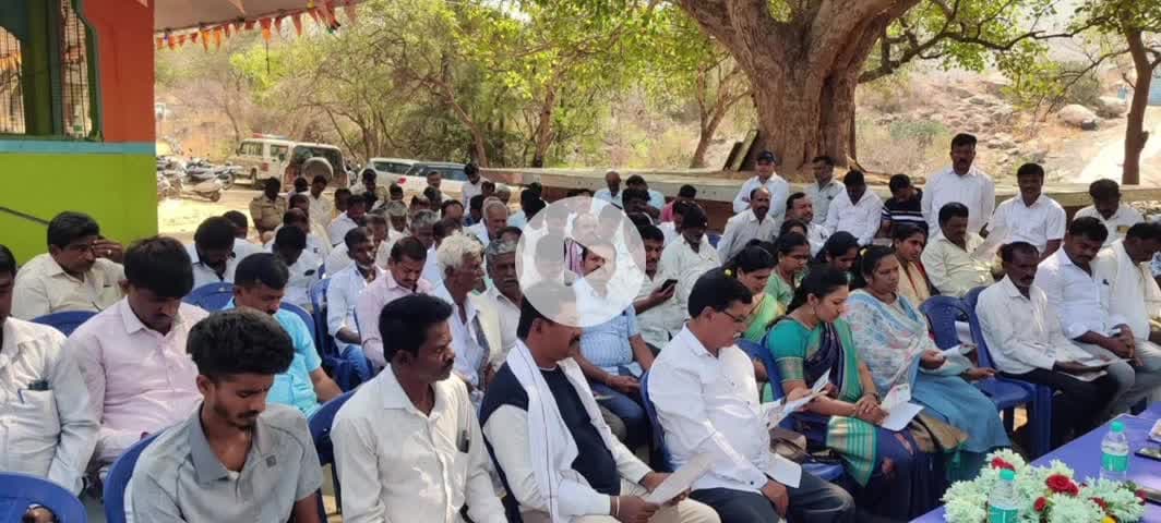 ಹಾರೋಹಳ್ಳಿ: ಮುದವಾಡಿ ಗ್ರಾಮದಲ್ಲಿ ಗ್ರಾ.ಪಂ ಸದಸ್ಯರ ಹಾಗೂ ಕೈ ಮುಖಂಡರ ಸಭೆ ನಡೆಸಿದ ಶಾಸಕ ಇಕ್ಬಾಲ್ ಹುಸೇನ್