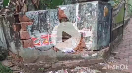 കുന്നത്തൂർ: ശൂരനാട് തെക്ക് മാലിന്യം തള്ളാൻ എത്തിയ വാഹനം നാട്ടുകാർ പിടികൂടി