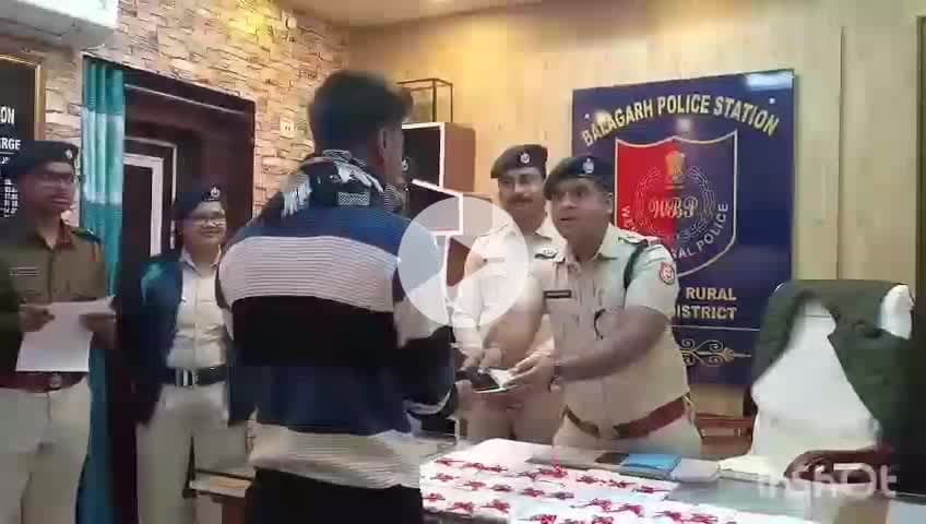 বলাগড়: হারিয়ে যাওয়া মোট ৪৫টি মোবাইল উদ্ধার করে প্রকৃত গ্রাহকদের হাতে বলাগড় থানা থেকে ফিরিয়ে দিল পুলিশ