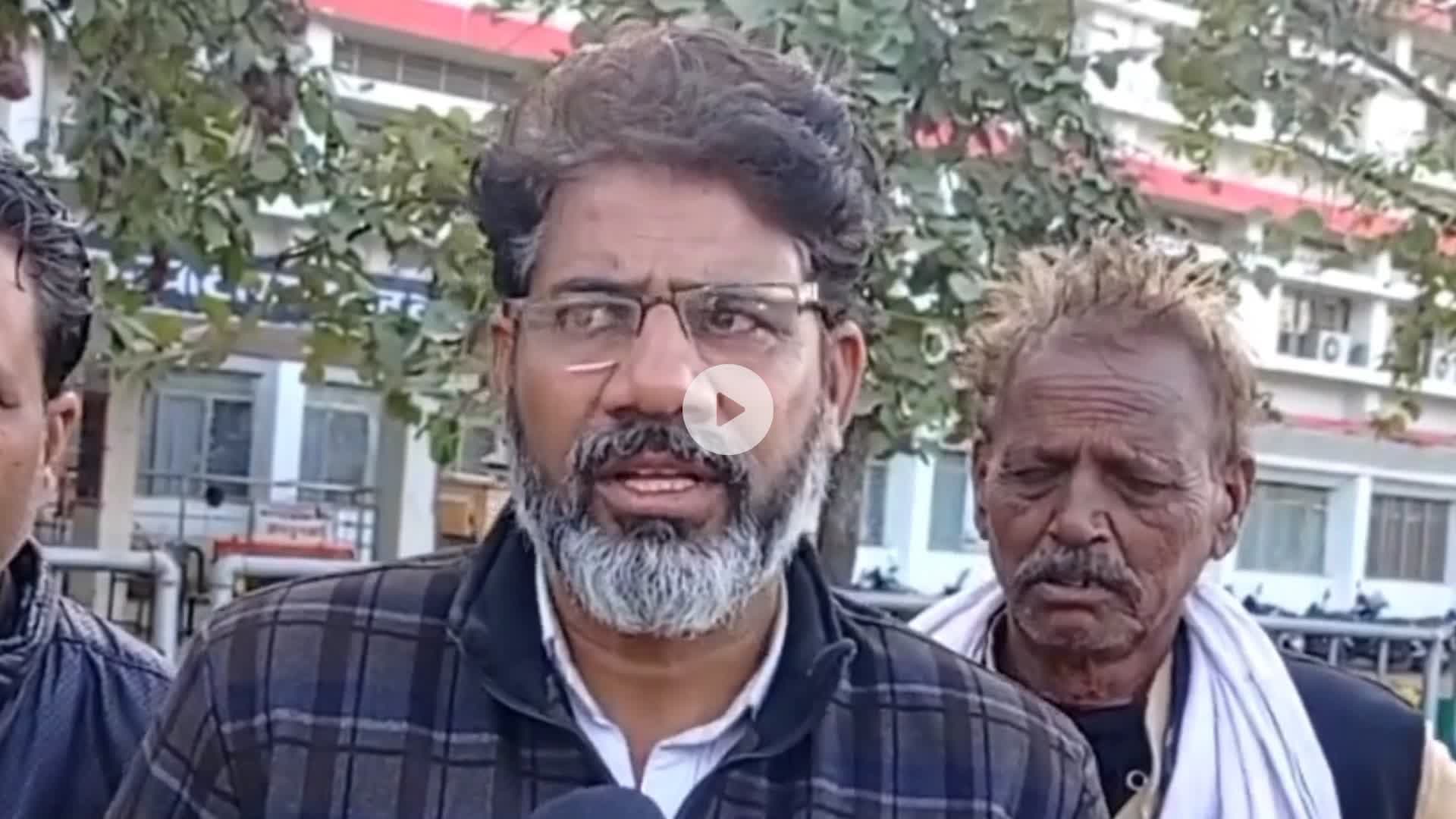 दो साल से बाबा साहेब अम्बेडकर की प्रतिमा नरसिंहगढ़ पुलिस चौकी में धूल खा रही है और हमारी समाज के दलाल नेता मलाई खा रहे है! #दमोह #damoh #news #KomalAhirwar