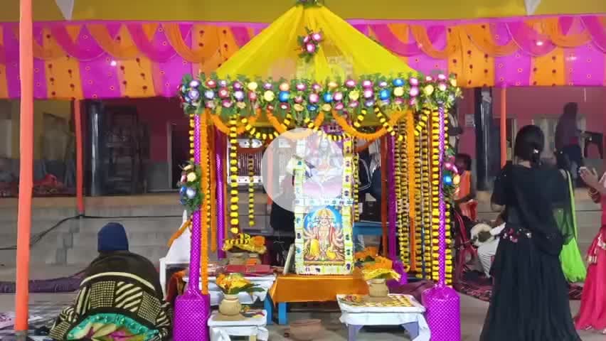 असरगंज: #असरगंज #नगर #पंचायत क्षेत्र के #सरस्वती #स्थान #मंदिर के प्रांगण में #रामधुनी कार्यक्रम का आयोजन किया गया है