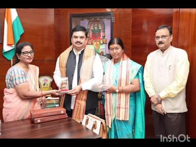 जामखेड: ओडिसा दौऱ्यावर असताना विधानसभा अध्यक्षा सुरमा पाधी यांची भुवनेश्वर येथे सपत्नीक सदिच्छा भेट राम शिंदे यांनी घेतली.
