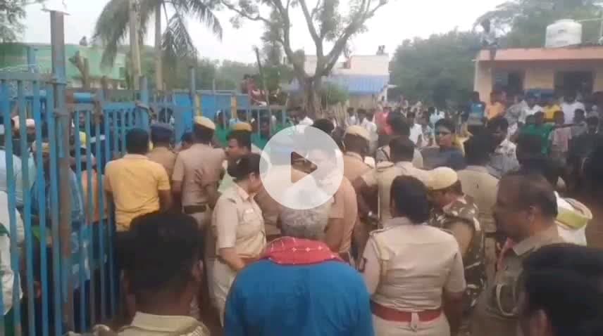 கந்தர்வகோட்டை: மாடுகளை போட்டிக்கு அனுப்புவதில் ஏற்பட்ட குழப்பத்தால் 1 மணி நேரம் போட்டியை நிறுத்திய DSP பிருந்தா தட்சன்குறிச்சி ஜல்லிக்கட்டு தொடர்ந்த