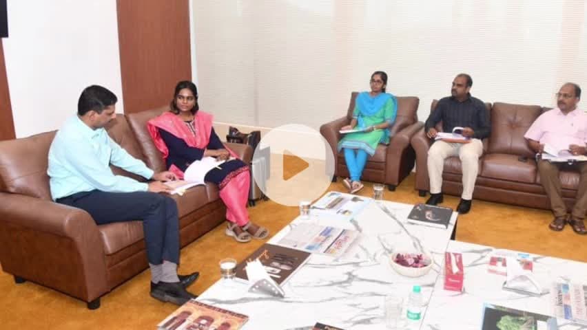 ஸ்ரீவைகுண்டம்: தெய்வ செயல் புறம் கிராமத்தில் வாக்காளர் பட்டியல் முகாமை ஆய்வு செய்த தேர்தல் பார்வையாளர் மற்றும் ஆட்சியர்