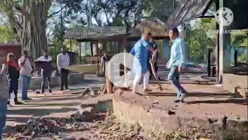মৰিয়নি: এগৰাকী অচিনাক্ত মহিলাৰ মৃতদেহ মৰিয়নি শ্মশানত সৎকাৰ কৰে বিধায়ক ৰূপজ্যোতি কুৰ্মীয়ে